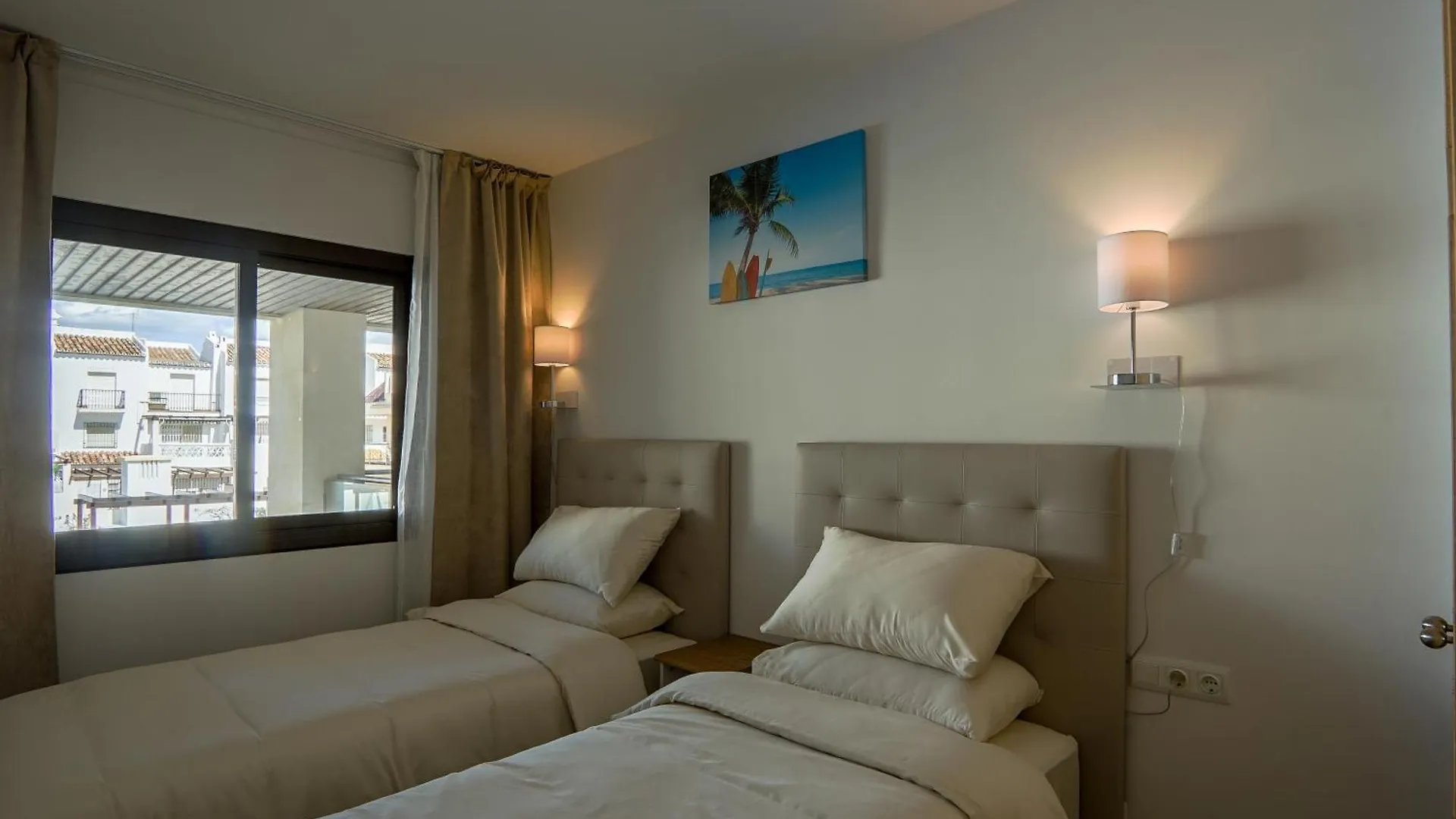 Beach Side Apartment La Duquesa Castillo de Sabinillas 0*,  İspanya